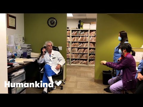Fertility doctor breaks good news to patients | Humankind