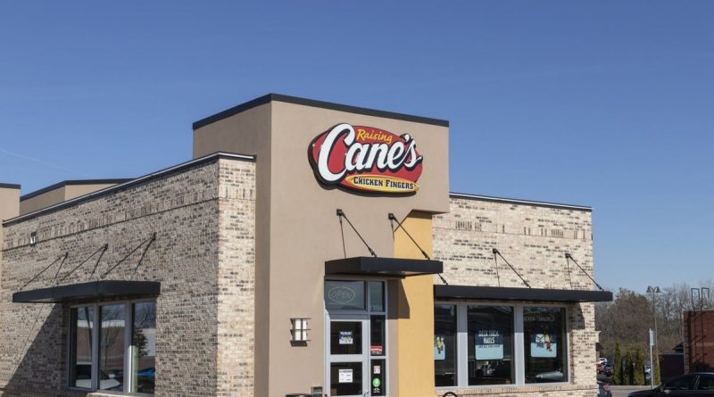 raising-cane’s-ceo-to-buy-50k-mega-millions-tickets,-hopes-to-share-prize-with-employees-–-usa-today
