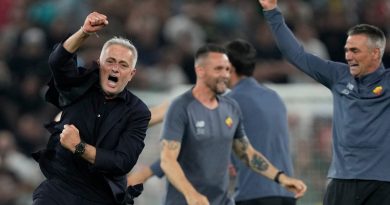 mourinho-calls-and-players-come-running-to-join-him-at-roma-–-usa-today