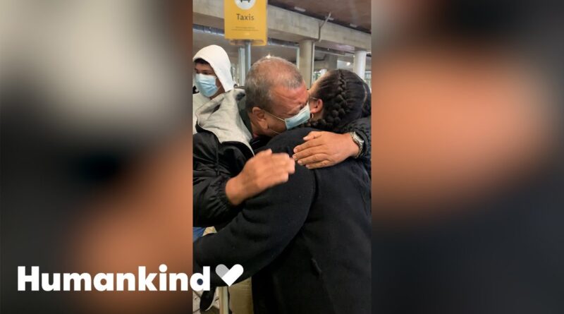 Woman surprises father after 21 years apart | Humankind #goodnews